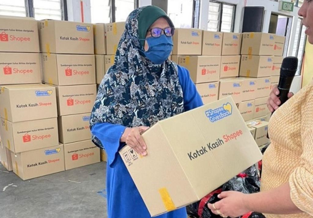 shopeegivesback kotak kasih shopee