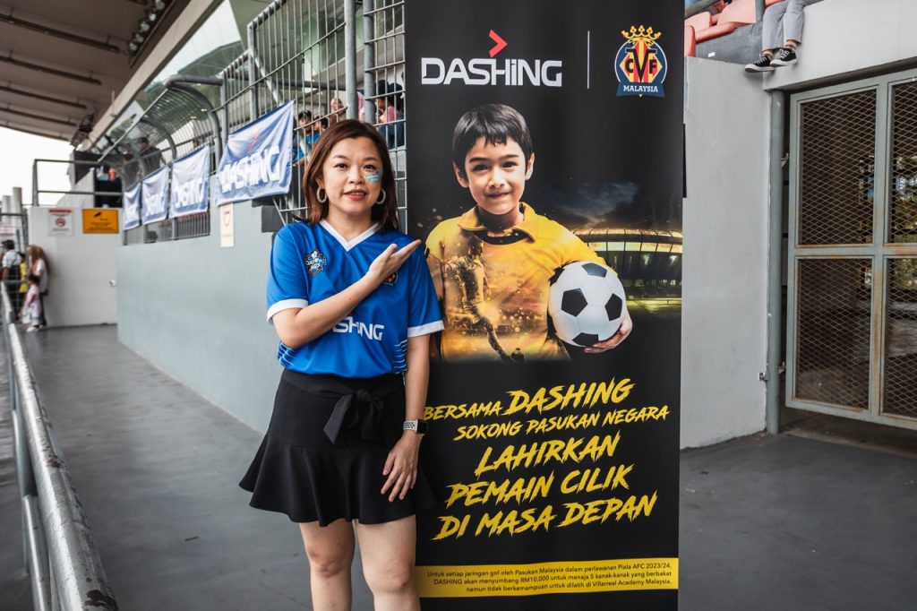 1. Saki Goh, Senior GM of Marketing of Wipro-Unza announced the launch of DASHING Football Scholarships. Large