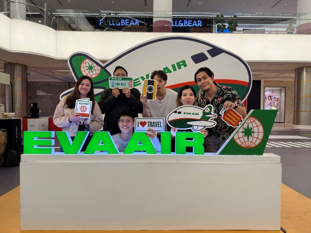 EVA Air_Supporting Image_2 Large