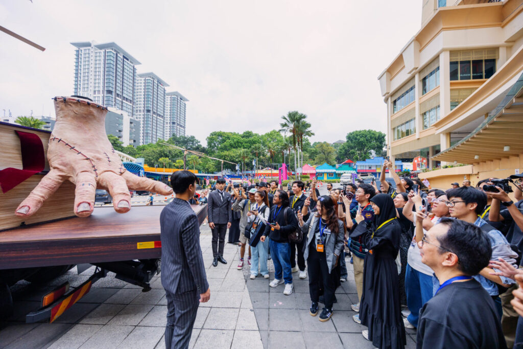 14. Thingmobile 3 1536x1024 1 | Mak Tisha, Tok Gomeh, Rabu: Netflix MY’s Wickedly Local Adam’s Family