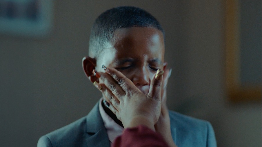 image 4 2 | Vaseline Celebrates Stubborn Everyday Love with ‘Love Hurts’